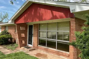 210 Southern Oaks Dr, Lake Jackson, TX 77566 - Photo 3