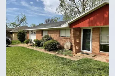 210 Southern Oaks Drive, Lake Jackson, TX 77566 - Photo 1