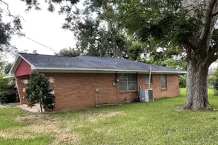 210 Southern Oaks Dr, Lake Jackson, TX 77566 - Photo 13