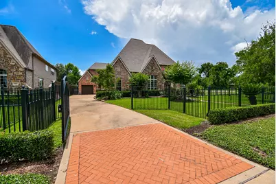 10 Waters Lake Boulevard, Missouri City, TX 77459 - Photo 3