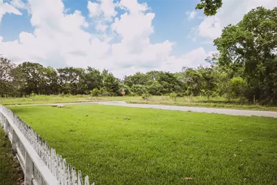 10753 Track Rd E, Cat Spring, TX 78933 - Photo 37