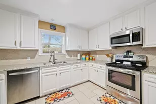 203 N Bayou Bend Dr, Baytown, TX 77521 - Photo 9