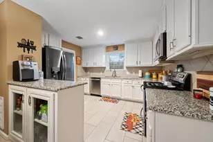 203 N Bayou Bend Dr, Baytown, TX 77521 - Photo 13