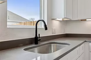 8107 Calhoun Rd, Houston, TX 77033 - Photo 5