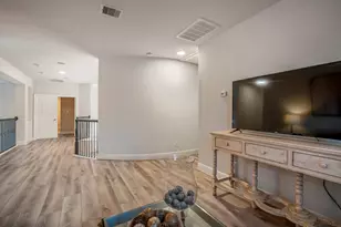 7 Chivary Oaks Ct, The Woodlands, TX 77382 - Photo 33