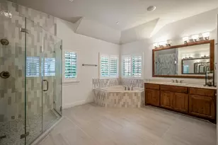 7 Chivary Oaks Ct, The Woodlands, TX 77382 - Photo 37
