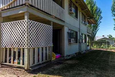 1051 E Central St, Sutherlin, OR 97479 - Photo 5