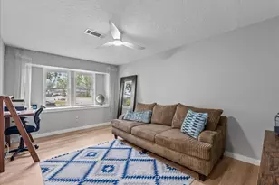 1403 Seagate Ln, Houston, TX 77062 - Photo 5
