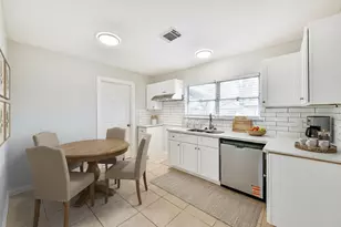 5855 Beldart St, Houston, TX 77033 - Photo 9