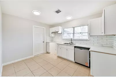 5855 Beldart Street, Houston, TX 77033 - Photo 7