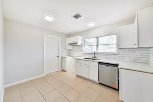 5855 Beldart St, Houston, TX 77033 - Photo 7