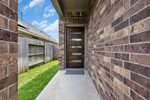 2930 Yaupon Grove Ln, Conroe, TX 77385 - Photo 5