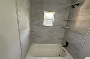 5402 Flamingo Dr, Houston, TX 77033 - Photo 19