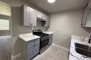 5402 Flamingo Dr, Houston, TX 77033 - Photo 9