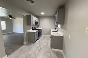 5402 Flamingo Dr, Houston, TX 77033 - Photo 17