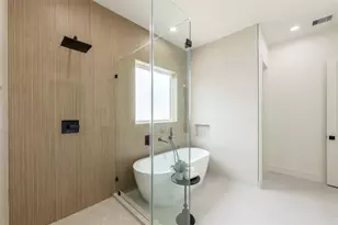 1122 E 27th St, Houston, TX 77009 - Photo 31