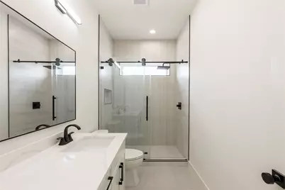 1122 E 27th St #B, Houston, TX 77009 - Photo 43