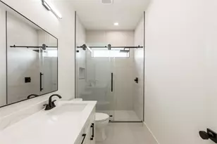 1122 E 27th St, Houston, TX 77009 - Photo 43