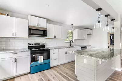 2403 Heather Street, Highlands, TX 77562 - Photo 11