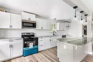 2403 Heather St, Highlands, TX 77562 - Photo 11