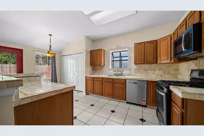 7035 Redwood Falls Drive, Pasadena, TX 77505 - Photo 9