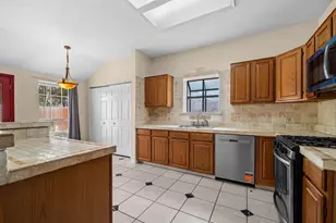 7035 Redwood Falls Dr, Pasadena, TX 77505 - Photo 9
