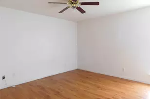 10211 Sugar Branch Dr, Houston, TX 77036 - Photo 7