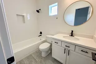 1128 W 26th St, Houston, TX 77008 - Photo 9