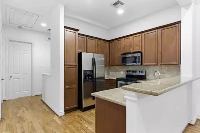 1303 Sherwood Point Lane, Houston, TX 77043 - Photo 9