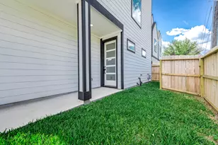 1515 Euel St, Houston, TX 77009 - Photo 3