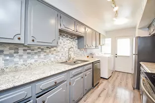 5202 Arboles Dr, Houston, TX 77035 - Photo 11