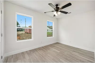 318 N Columbia Street, Angleton, TX 77515 - Photo 13