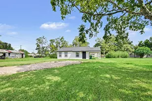 318 N Columbia St, Angleton, TX 77515 - Photo 23