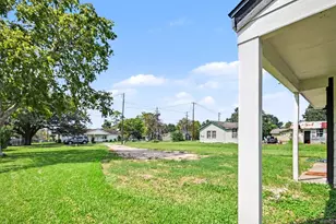 318 N Columbia St, Angleton, TX 77515 - Photo 25