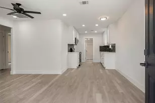 318 N Columbia St, Angleton, TX 77515 - Photo 9