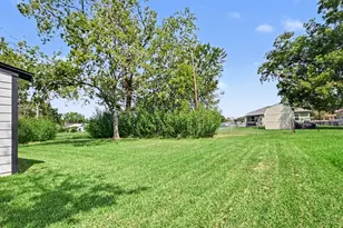 318 N Columbia St, Angleton, TX 77515 - Photo 25