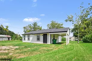 318 N Columbia St, Angleton, TX 77515 - Photo 3