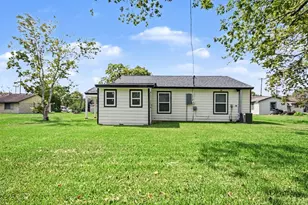 318 N Columbia St, Angleton, TX 77515 - Photo 7