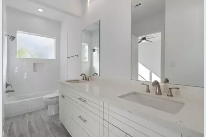 2022 Thonig Road #A, Houston, TX 77055 - Photo 11