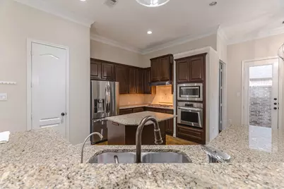 34 Danby Place, The Woodlands, TX 77375 - Photo 7