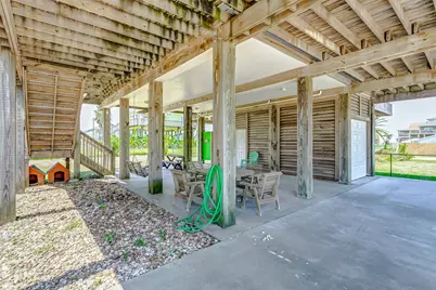 877 Palmetto Drive, Crystal Beach, TX 77650 - Photo 9