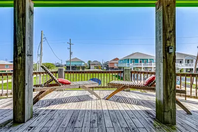 877 Palmetto Drive, Crystal Beach, TX 77650 - Photo 7