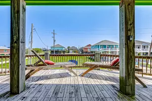 877 Palmetto Dr, Crystal Beach, TX 77650 - Photo 7