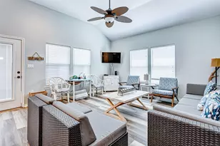 877 Palmetto Dr, Crystal Beach, TX 77650 - Photo 21