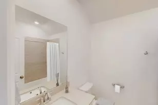 2812 Ravine Bluffs Ct, League City, TX 77573 - Photo 9