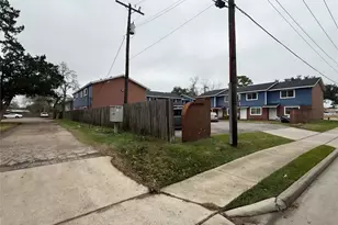 1904 Mustang Rd, Alvin, TX 77511 - Photo 5