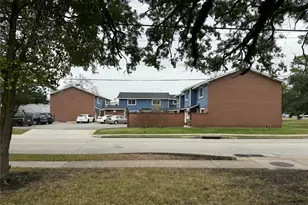 1904 Mustang Rd, Alvin, TX 77511 - Photo 3