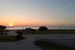 709 N Bayshore Dr, La Porte, TX 77571 - Photo 47