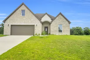 632 Mill Rd, Angleton, TX 77515 - Photo 1