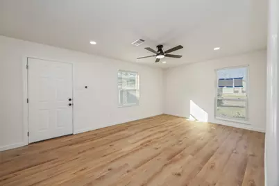 5942 Ridgeway Drive, Houston, TX 77033 - Photo 3